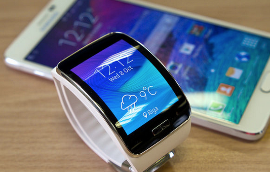phone with smartwatch